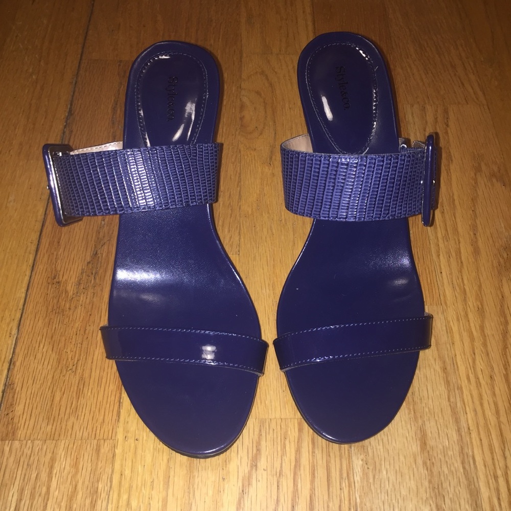 Navy wedge sandals